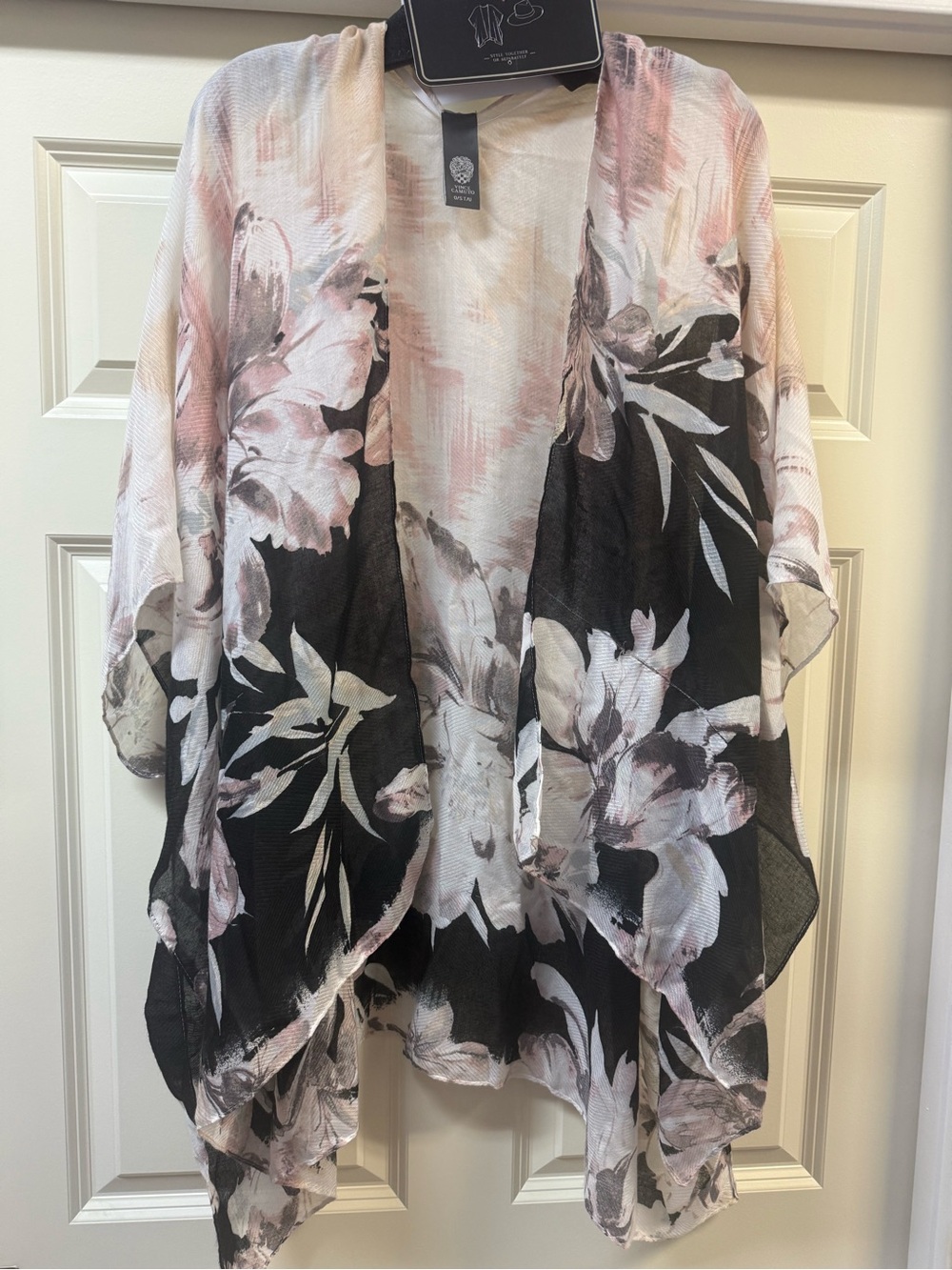 Vince Camuto Black & Blush Floral Open-Front Kimono